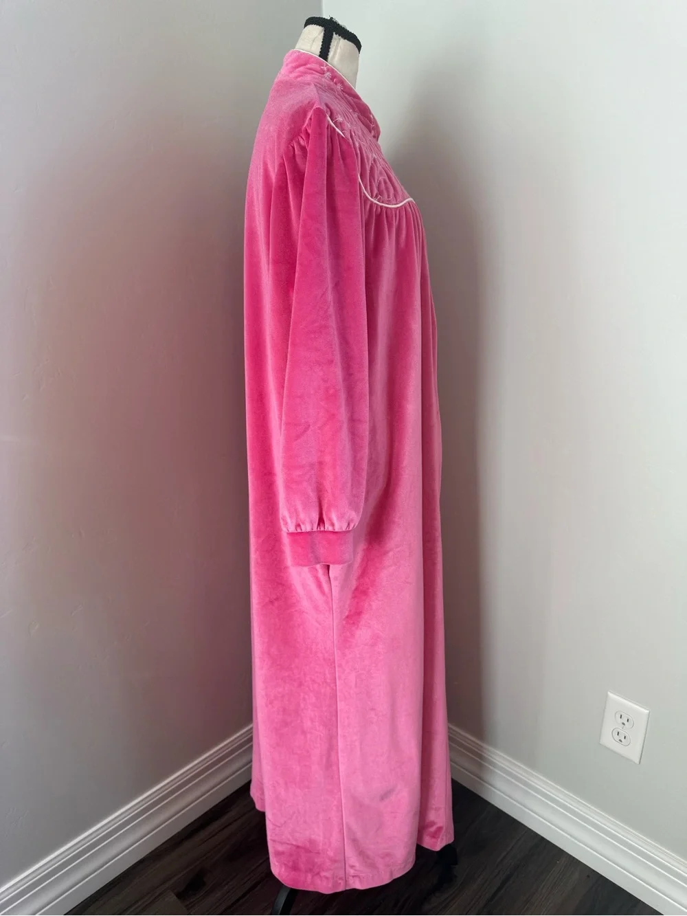 Vintage Vandemere Pink Velour Robe Housecoat Embroidered Maxi Zip Front Large